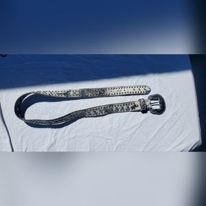 White‎ hair on hide belt